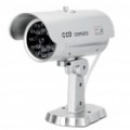 Fake realista câmera de manequim de segurança de vigilância c / piscando LED vermelho - prata (2xAAA)