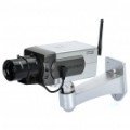 Fake realista Dummy vigilância segurança câmera com luz de LED vermelho a piscar - prata (3 x AA)