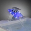 Cor do LED alterando Waterfall Bathroom Faucet (as pilhas)