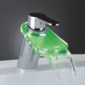 Cor do LED alterando Waterfall Bathroom Faucet (Duckbilled)