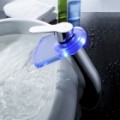 Cor do LED alterando Waterfall Bathroom Faucet (alto)